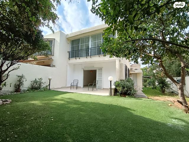 השלושים ושלושה 