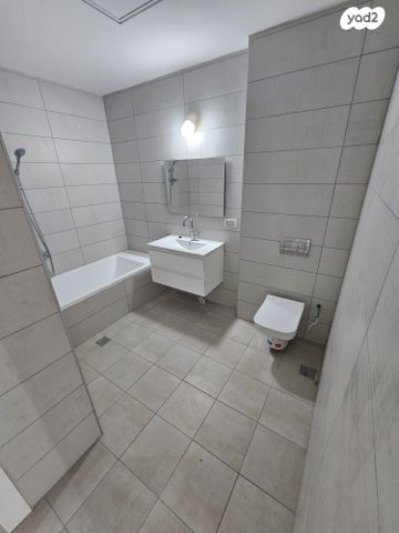 דירה, אמנון ליפקין שחק, נתניה