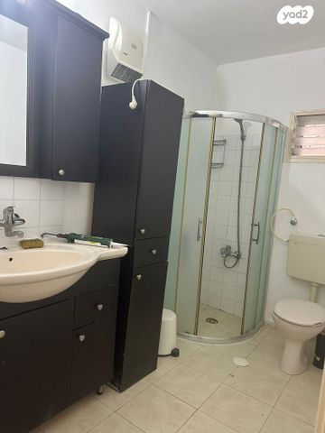 דירה, יהודה אלקלעי, נווה אלון, עכו