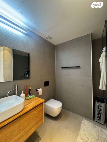 דירה, ליאונרדו דה וינצ'י, גני שרונה, קרית הממשלה, תל אביב יפו