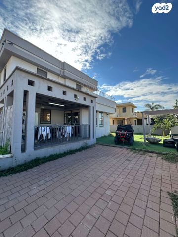 בית פרטי/ קוטג', נאות הפרחים, גן יבנה