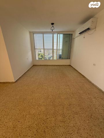 דירה, הדרור, נאות בן גוריון, יבנה