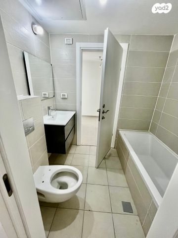 דירה, דרך זאב ז'בוטינסקי 8, לב המושבה / מרכז העיר, פתח תקווה