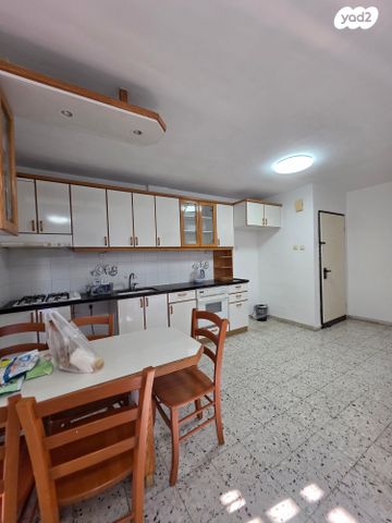 דירה, שדרות רוברט סולד, קרית ים  א', קרית ים