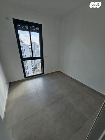 דירה, אמנון ליפקין שחק, נתניה