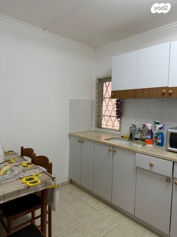 דירה, יהודה אלקלעי, נווה אלון, עכו