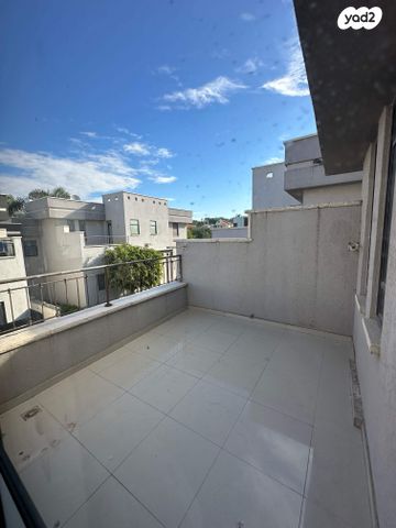 בית פרטי/ קוטג', נאות הפרחים, גן יבנה