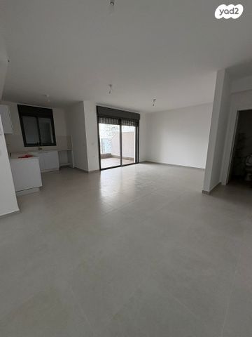 דירה, דרך ארץ, אשקלון