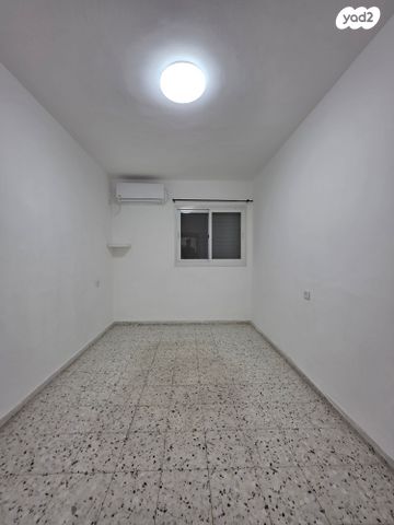 דירה, שדרות רוברט סולד, קרית ים  א', קרית ים