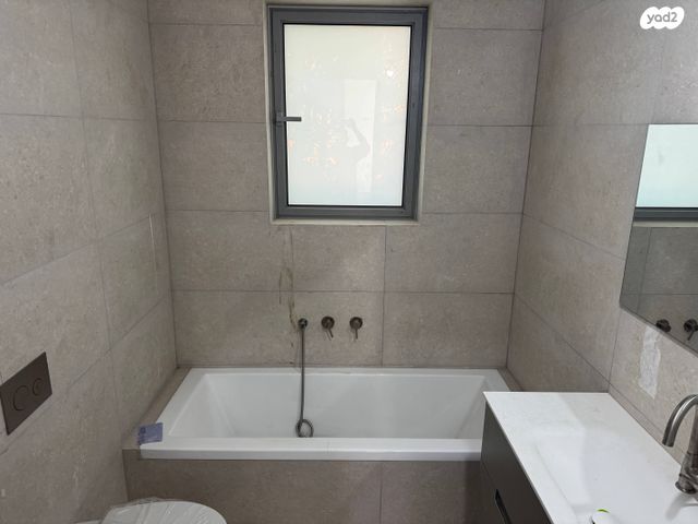 דו משפחתי, מתחם 19 - 20 (מתחם הפרחים), הוד השרון