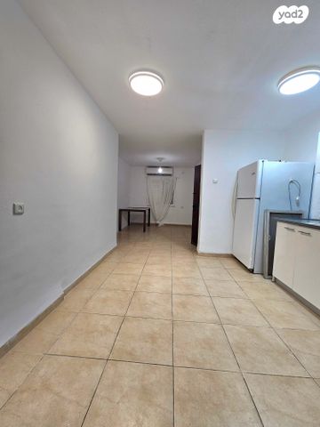 דירה, הוגו מולר, מרכז העיר, קרית אתא