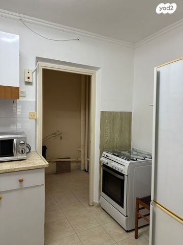 דירה, יהודה אלקלעי, נווה אלון, עכו