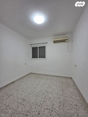 דירה, שדרות רוברט סולד, קרית ים  א', קרית ים