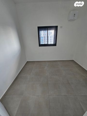 דירה, אמנון ליפקין שחק, נתניה