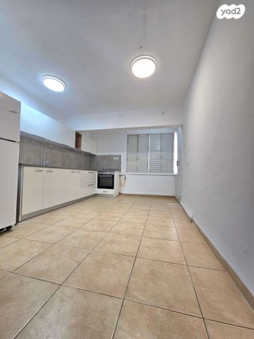 דירה, הוגו מולר, מרכז העיר, קרית אתא