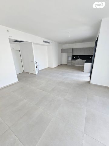 אמנון ליפקין שחק 