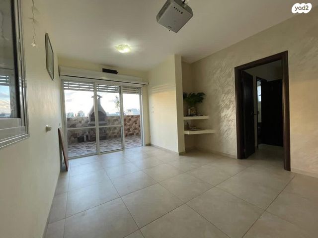 גג/ פנטהאוז, חיים, קרית ביאליק