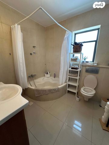 בית פרטי/ קוטג', נאות הפרחים, גן יבנה