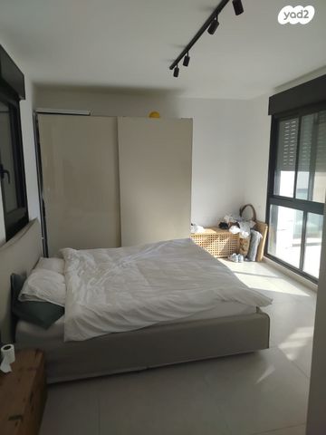 דירה, יאיר רוזנבלום, רעננה