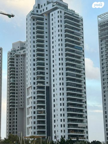 דירה, אמנון ליפקין שחק 10, נתניה