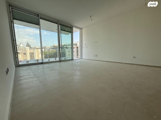 גג/ פנטהאוז, בן יהודה 47, הרצליה הצעירה, הרצליה