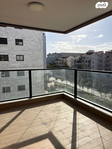 דירה, הכלנית, 2004, רעננה