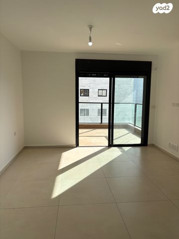 דירה, הכלנית, 2004, רעננה