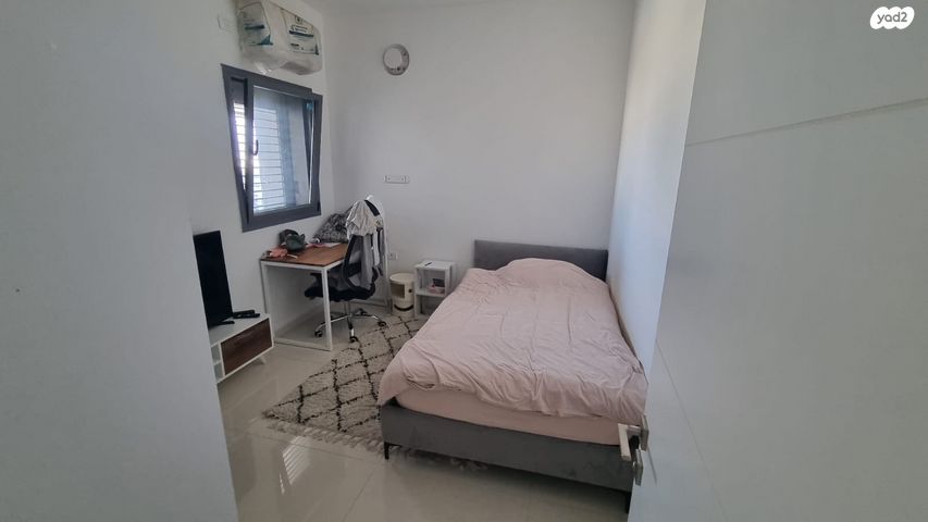 דירה, אריק איינשטיין, הרצליה ב', הרצליה