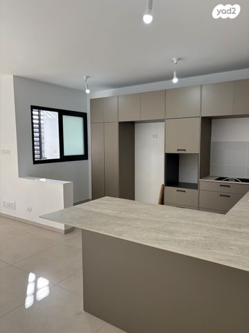 דירה, הכלנית, 2004, רעננה