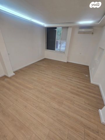 דירה, פרלשטיין, לב העיר, בת ים