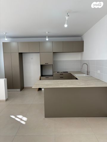 דירה, הכלנית, 2004, רעננה