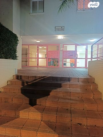 דירה, נווה אלון, ב' / צפון מערב העיר, רחובות