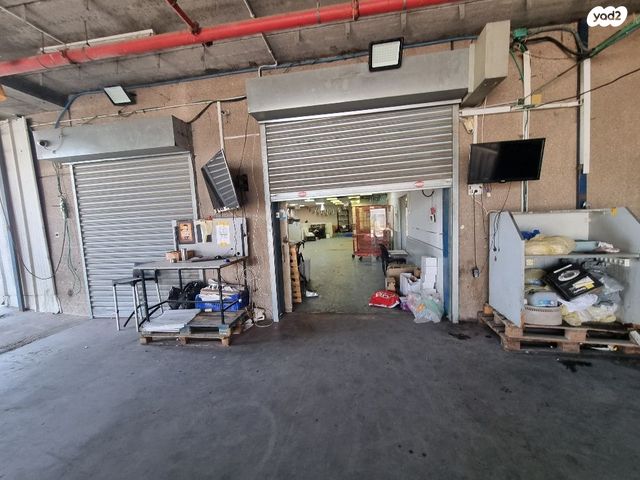 מחסנים, חולון