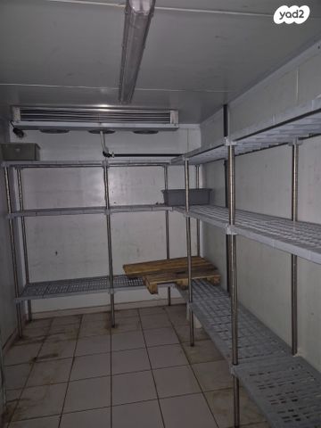 חנויות/ שטח מסחרי