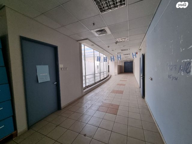 מחסנים, חולון