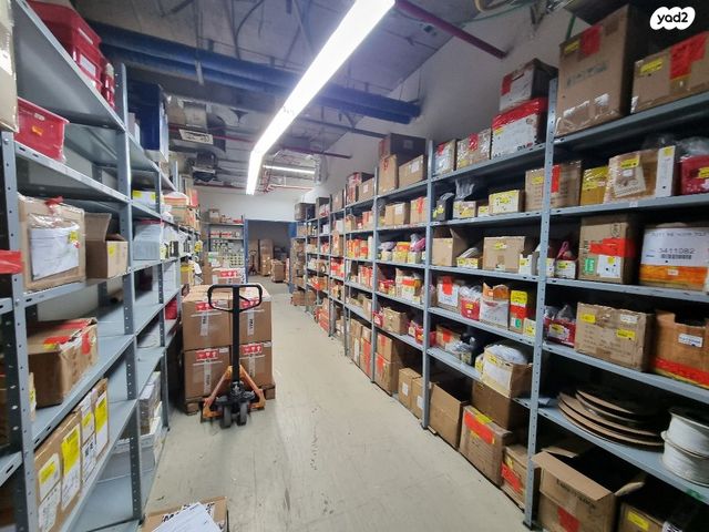 מחסנים, חולון