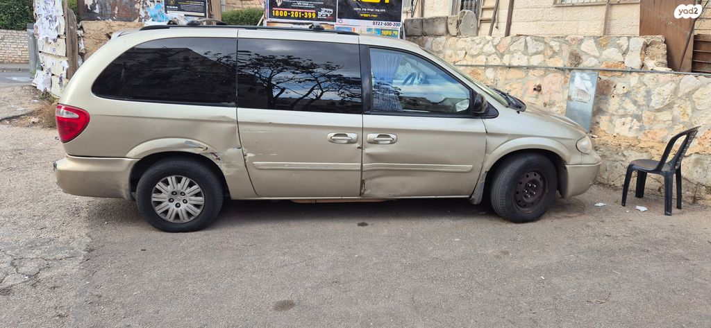 מודעת רכב קרייזלר טאון אנד קאנטרי