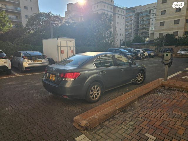 סובארו B4/לגאסי