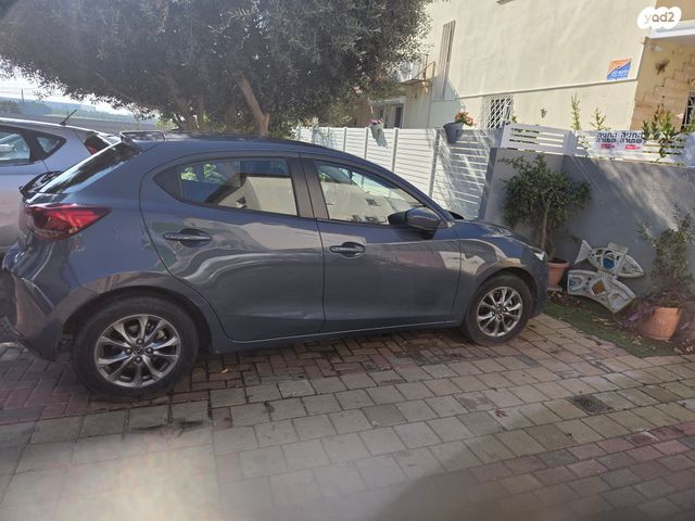 מודעת רכב מאזדה 2