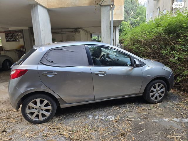 מודעת רכב מאזדה 2