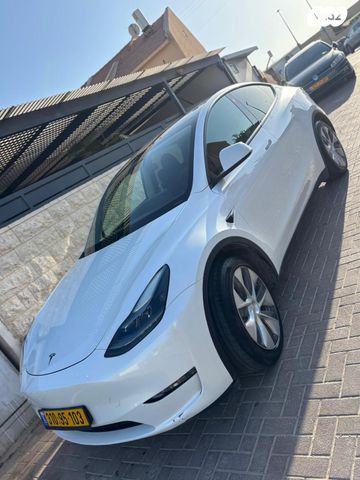 מודעת רכב טסלה מודל Y