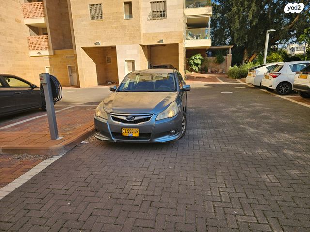 סובארו B4/לגאסי