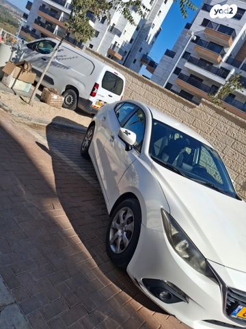 מודעת רכב מאזדה 3