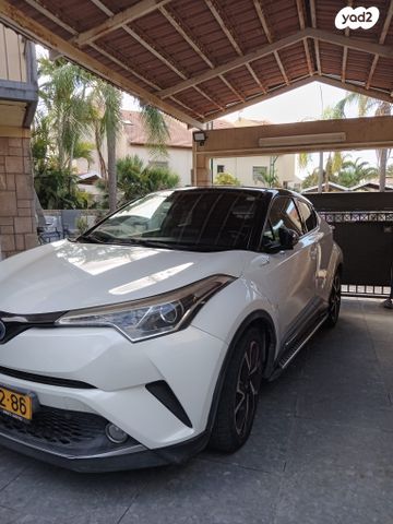 מודעת רכב טויוטה C-HR