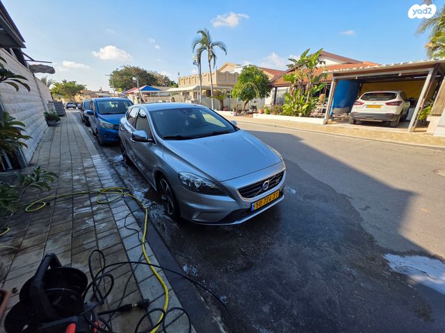 וולוו V40