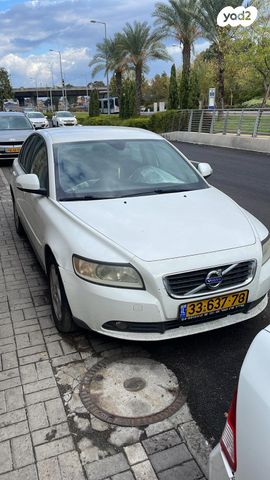 וולוו S40