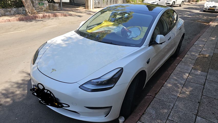 מודעת רכב טסלה מודל 3