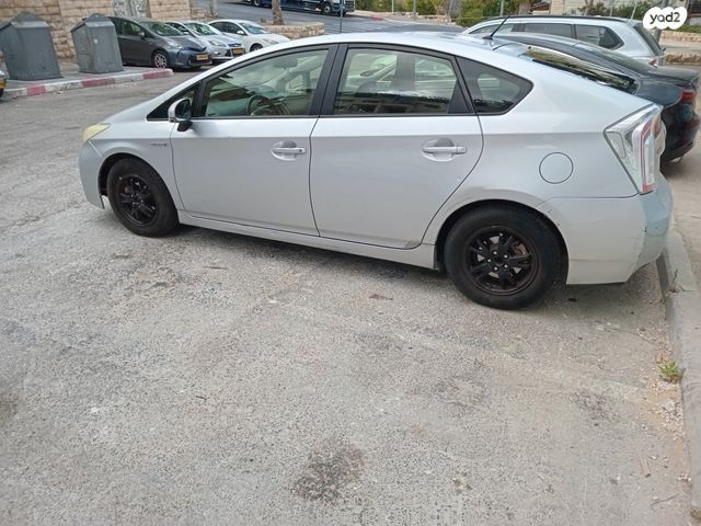 מודעת רכב טויוטה פריוס