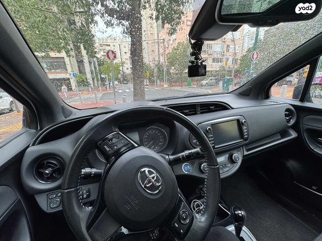 טויוטה יאריס