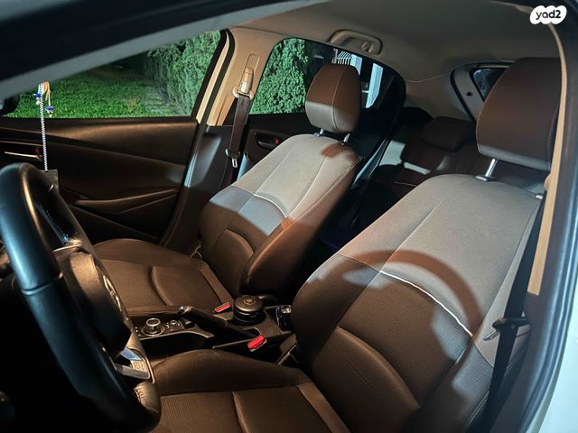 מודעת רכב מאזדה 2